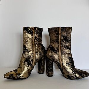 Cape Robbin Gold and Black Women's Ankle Boots Size 8 Like New